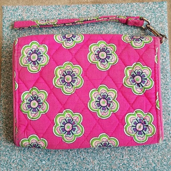 Vera Bradley Your Turn Pink Swirls Quilted Turn Lock Wristlet Wallet - Picture 3 of 16